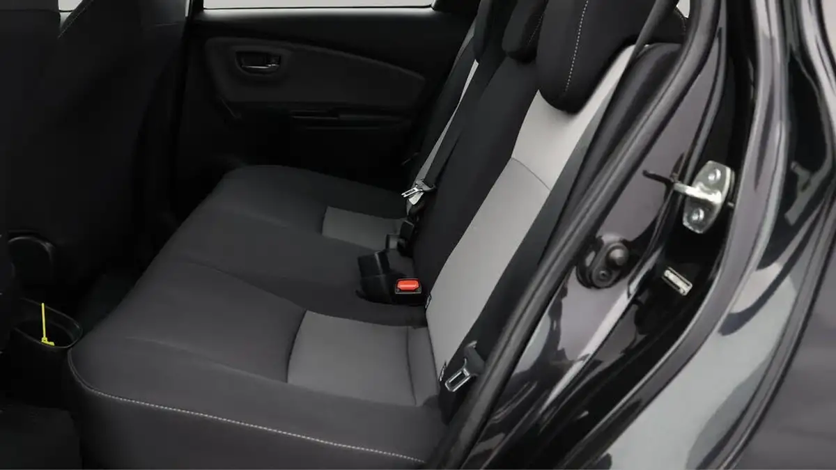 2020-toyota-yaris-15-vvt-i-icon-tech-98bhp-hybrid-1497cc-e-cvt-big-16