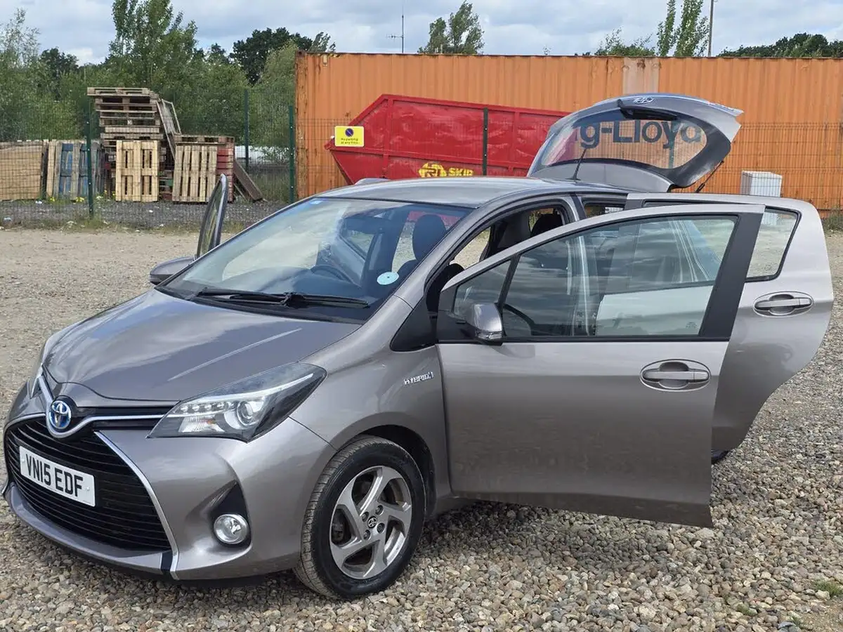 2015-toyota-yaris-15-vvt-i-excel-hybrid-15in-big-6