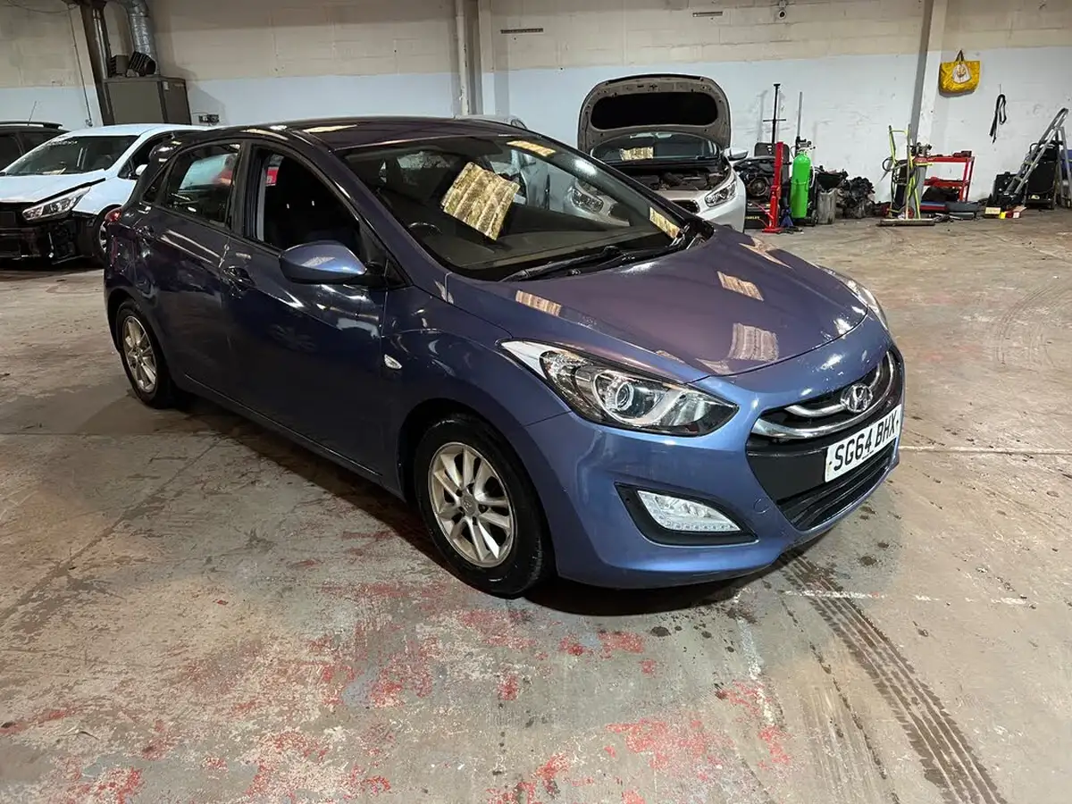 2014-hyundai-i30-16crdi-active-108bhp-blue-drive-hatchback-5d-big-6