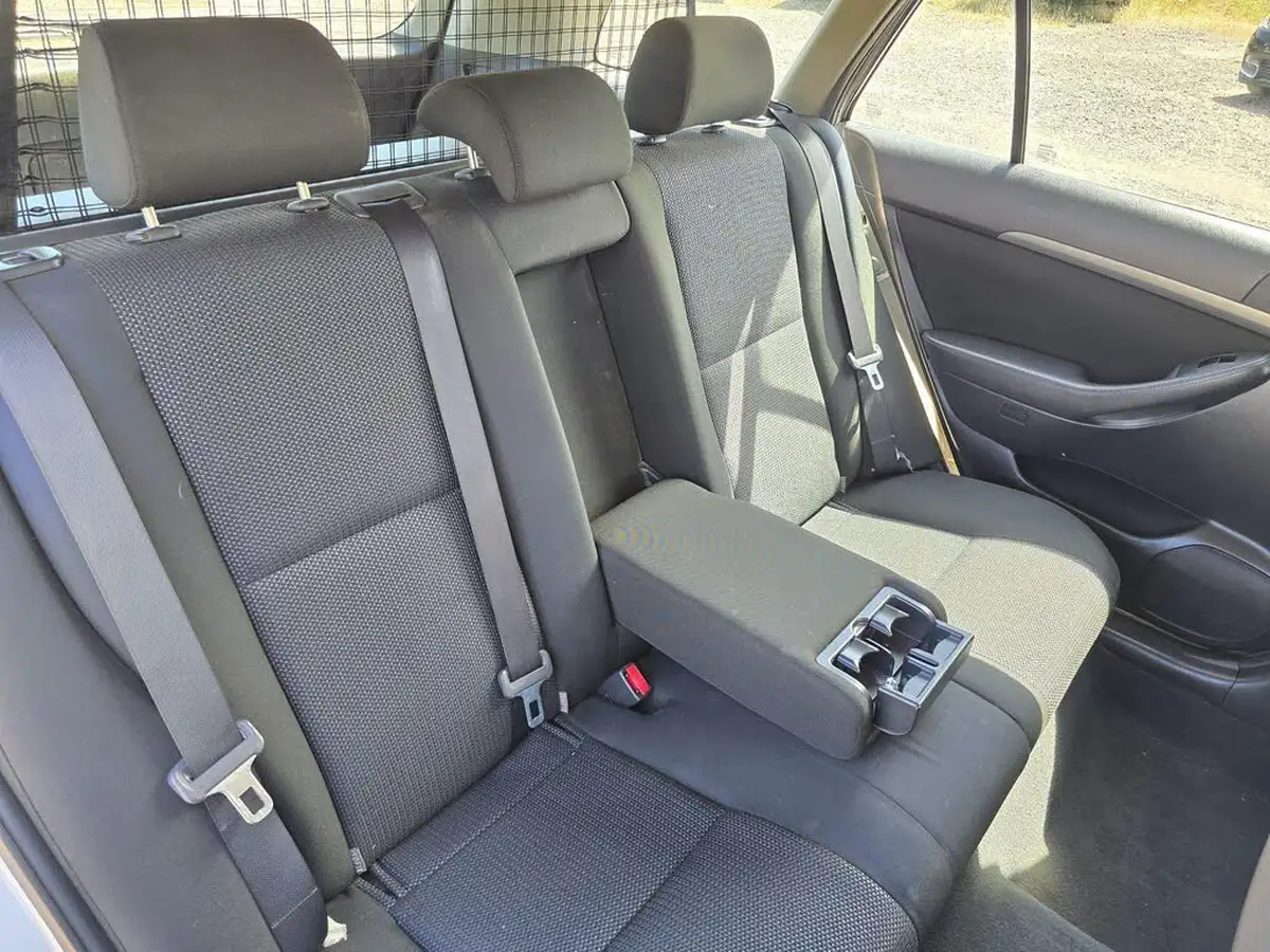 2007-toyota-avensis-20td-tr-estate-5d-big-20