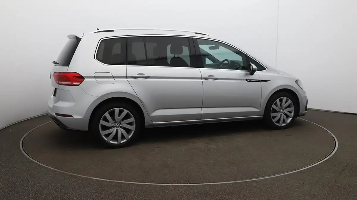 2020-volkswagen-touran-15-tsi-r-line-big-53