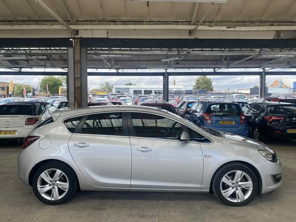 2013-vauxhall-astra-16-sri-vvt-16v-115ps-hatchback-auto-big-2