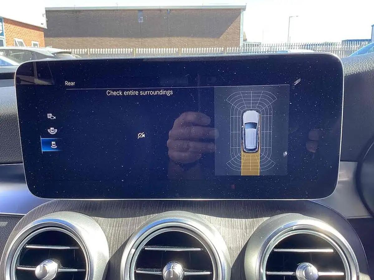 2021-mercedes-benz-glc-class-20d-glc220d-amg-line-station-wagon-5d-1950cc-4matic-plus-big-19