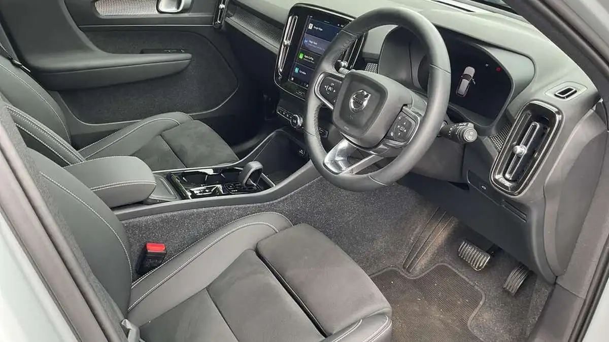 2024-volvo-xc40-20-b4-plus-big-3