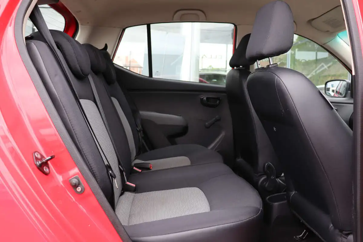 2009-hyundai-i10-12-classic-big-19
