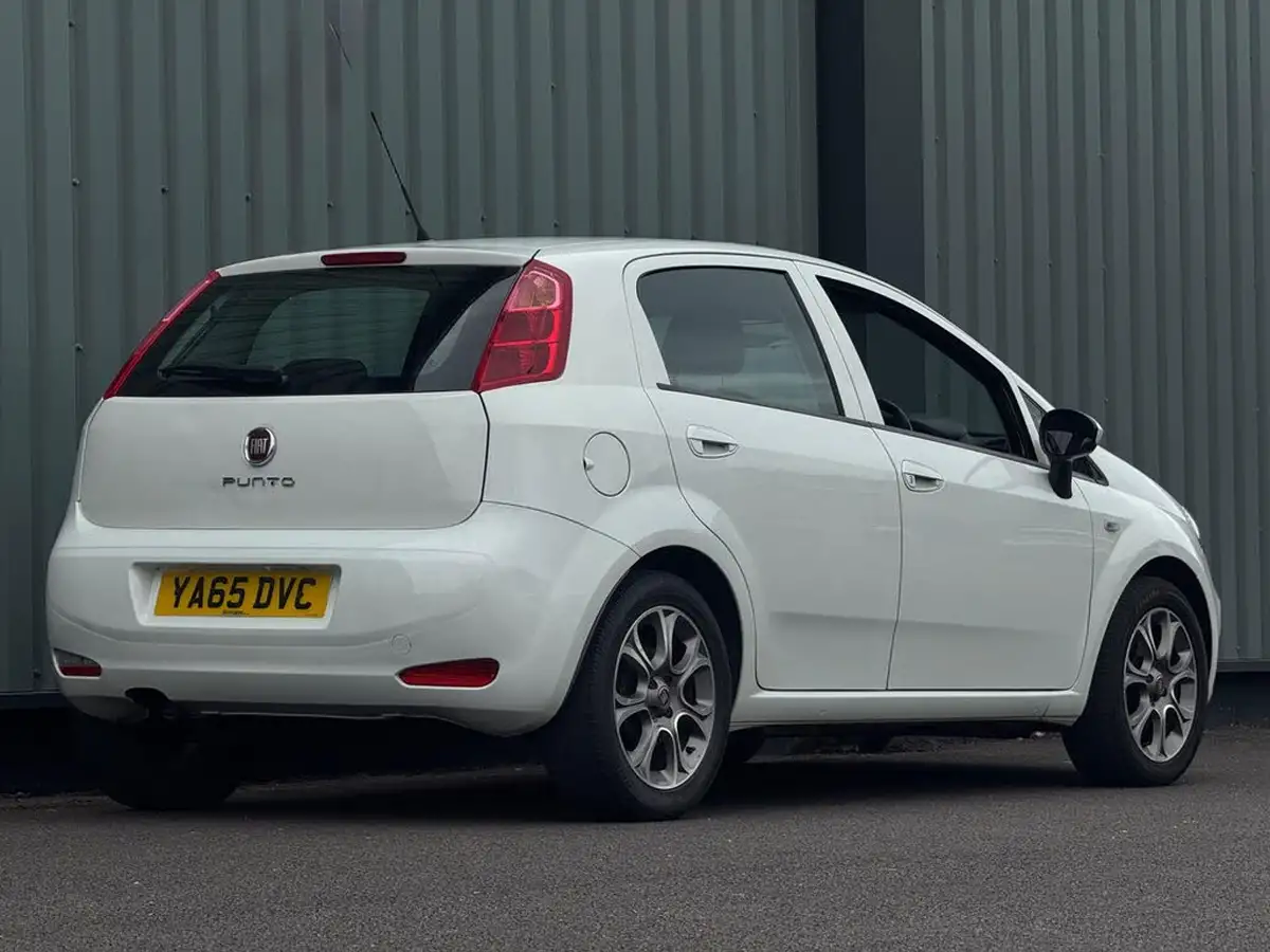 2016-fiat-punto-14-easy-5d-big-1