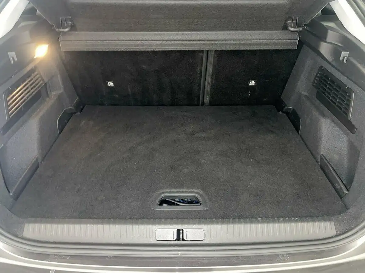 2022-citroen-c4-e-shine-big-10