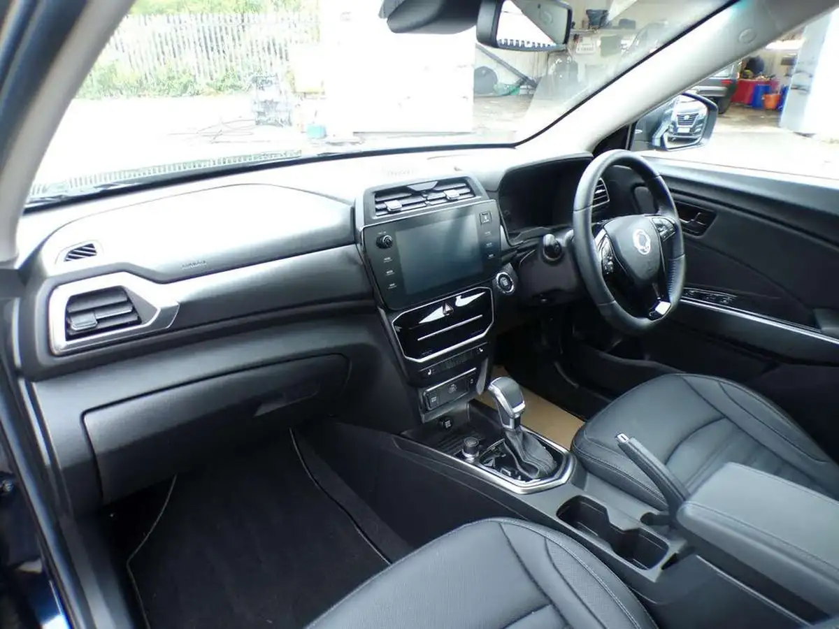 2024-kgm-ssangyong-tivoli-15-k40-auto-big-8