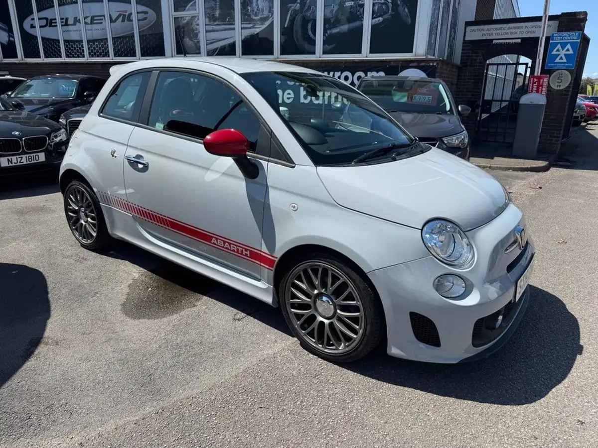 2015-abarth-500-14-big-0
