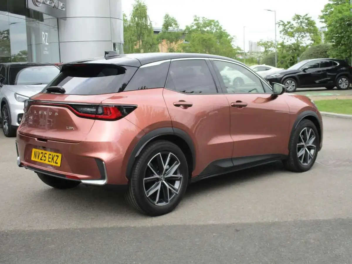 2025-lexus-lbx-15-premium-plus-big-7