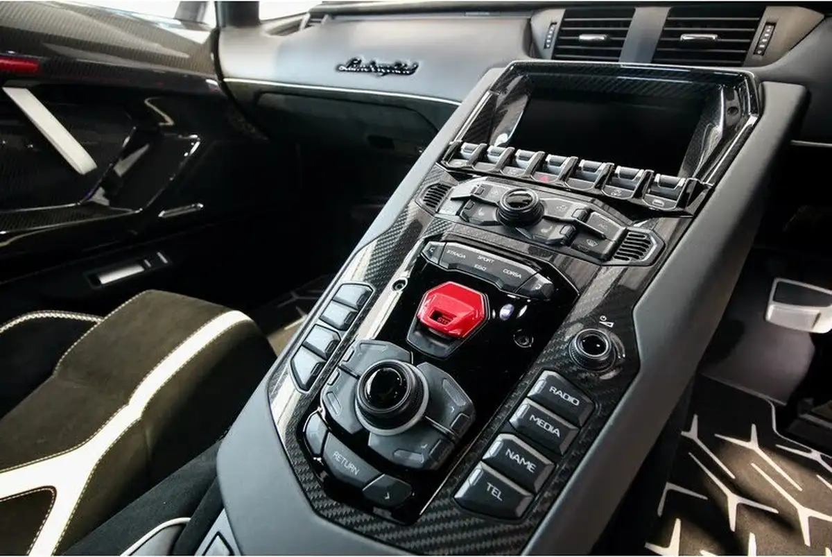 2021-lamborghini-aventador-65-svj-big-14