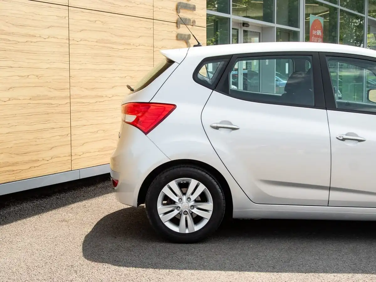 2015-hyundai-ix20-16-active-big-6