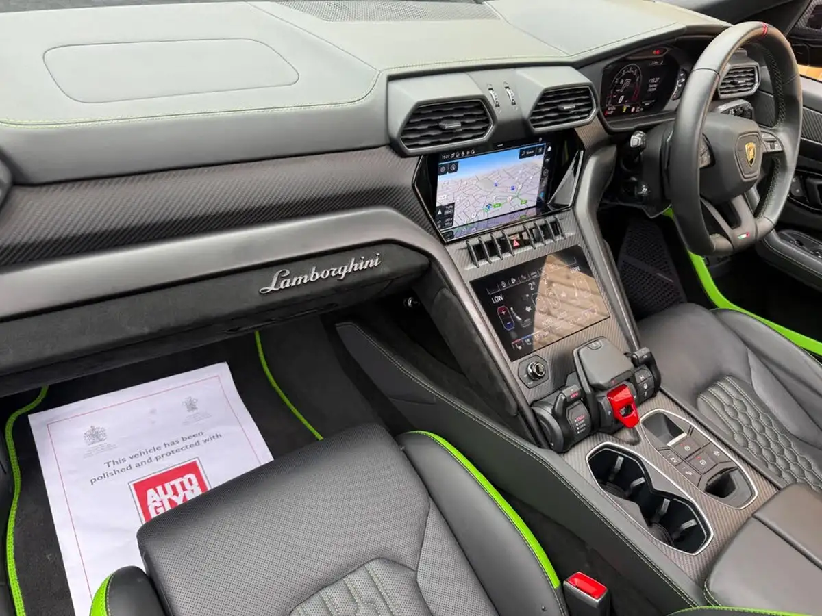 2023-lamborghini-urus-40-no-trim-big-9