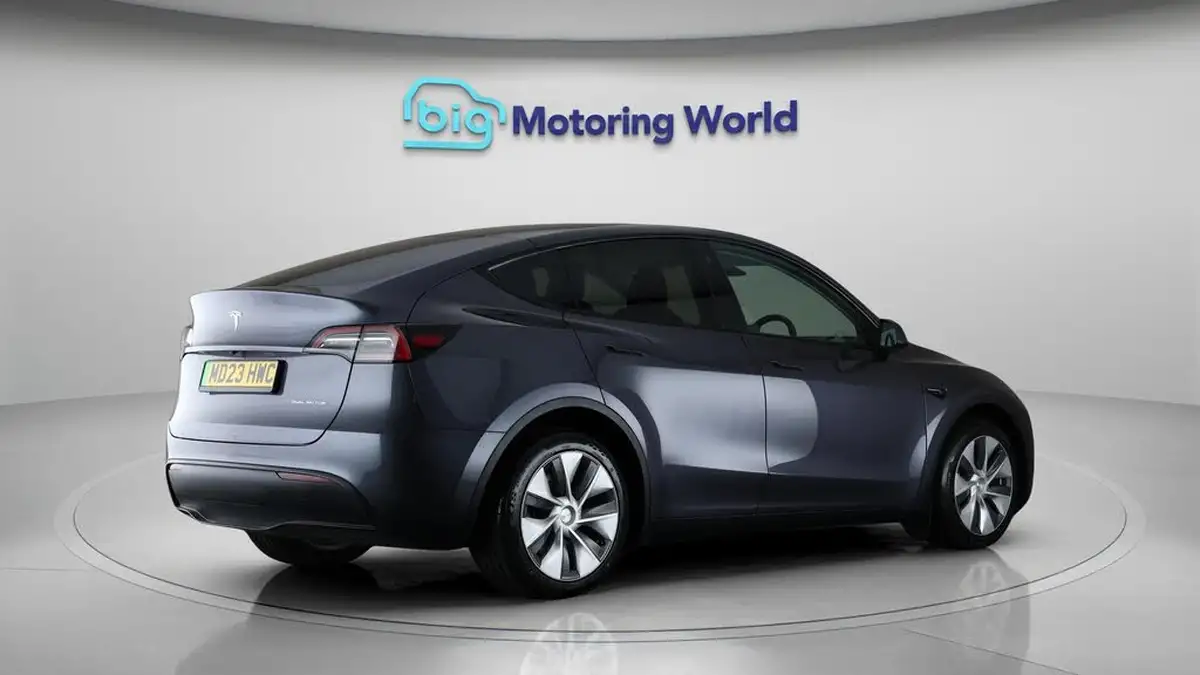 2023-tesla-model-y-e-long-range-big-7