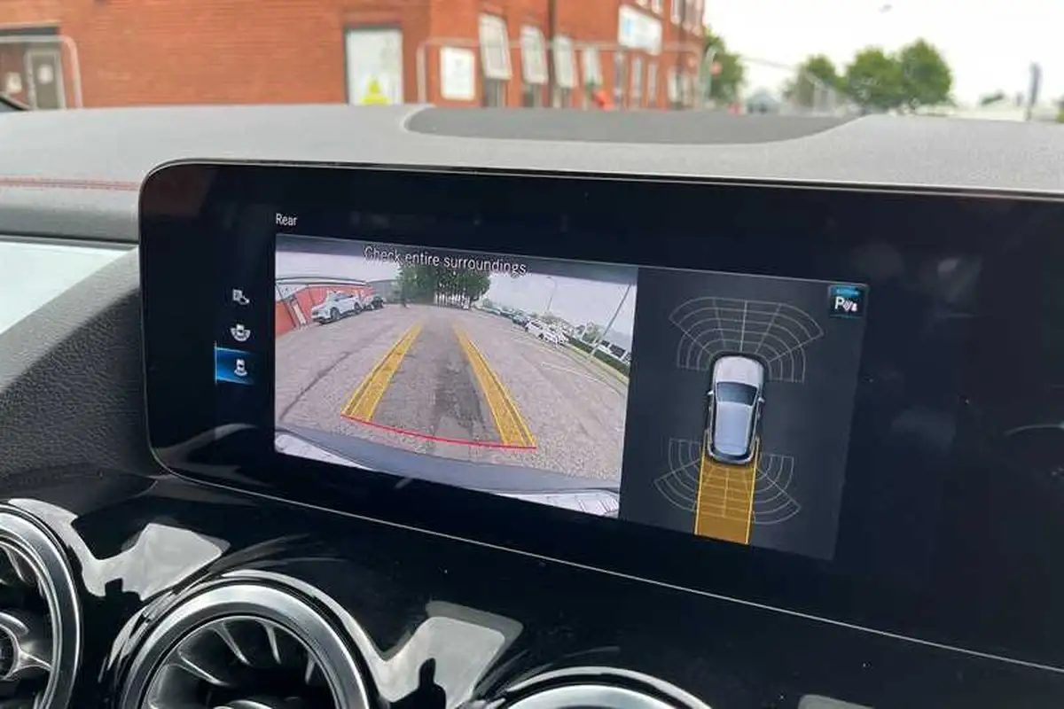 2021-mercedes-benz-eqa-e-eqa-250-amg-line-big-18