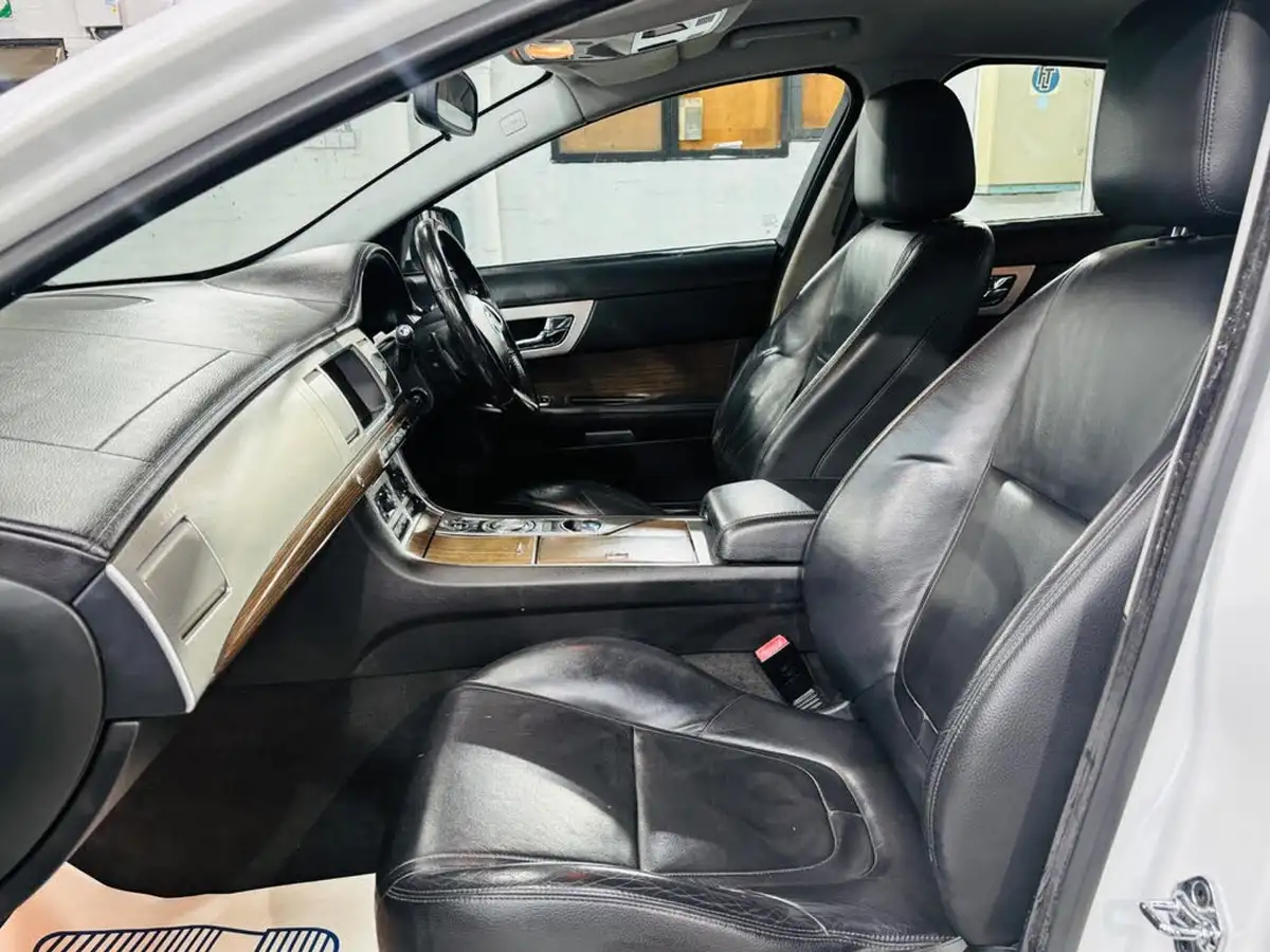 2012-jaguar-xf-22td-luxury-190ps-saloon-4d-auto-big-13