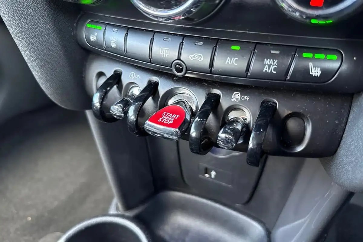 2019-mini-cooper-15-cooper-classic-hatchback-5d-big-35