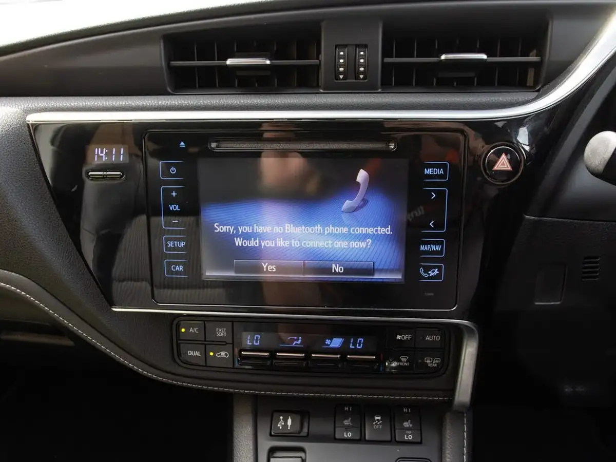2016-toyota-auris-18-vvt-i-hsd-excel-tss-hatchback-big-25