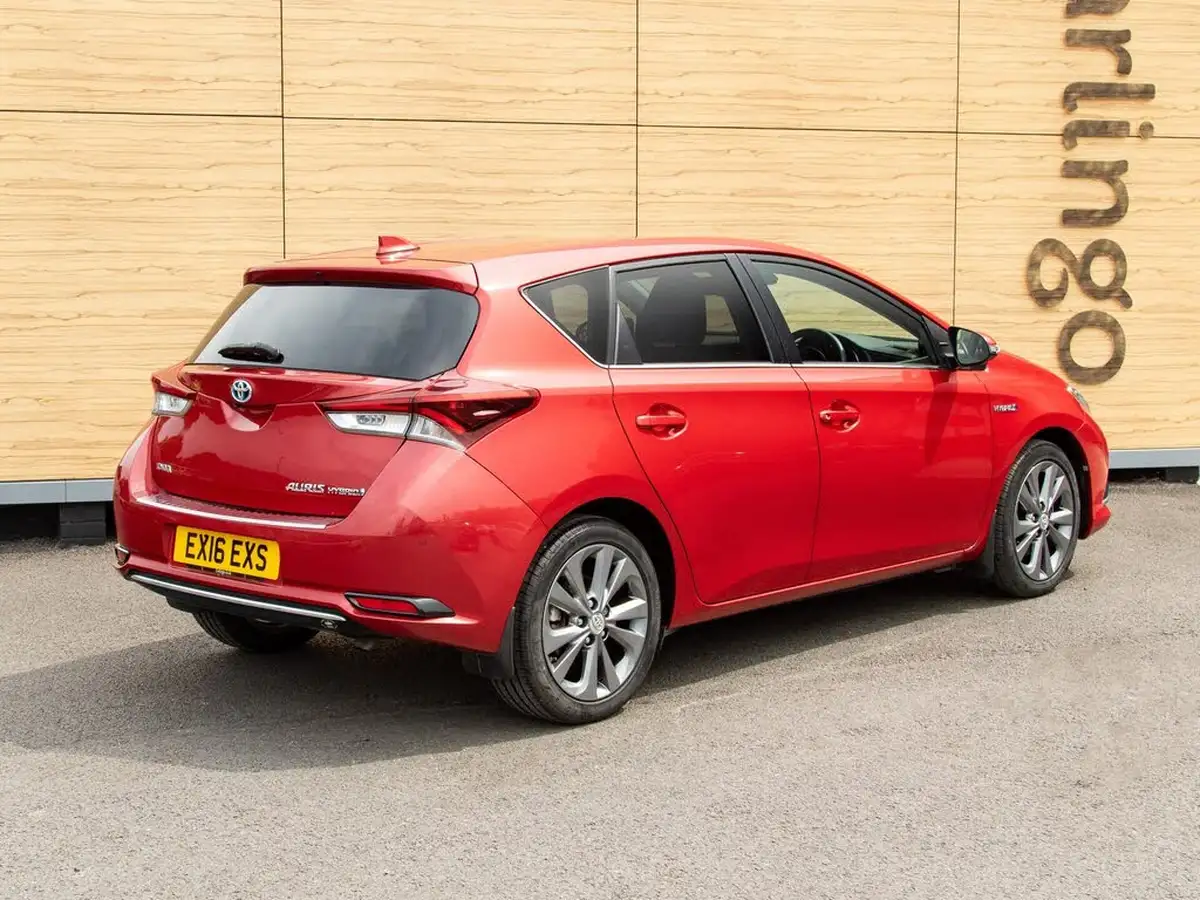 2016-toyota-auris-18-vvt-i-hsd-excel-tss-hatchback-big-1