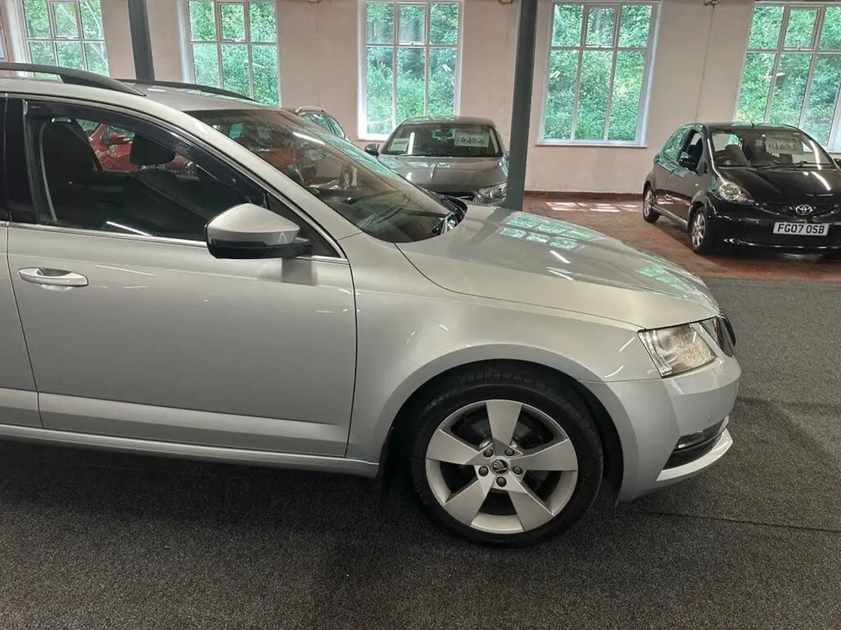 2020-skoda-octavia-16tdi-se-technology-estate-big-31