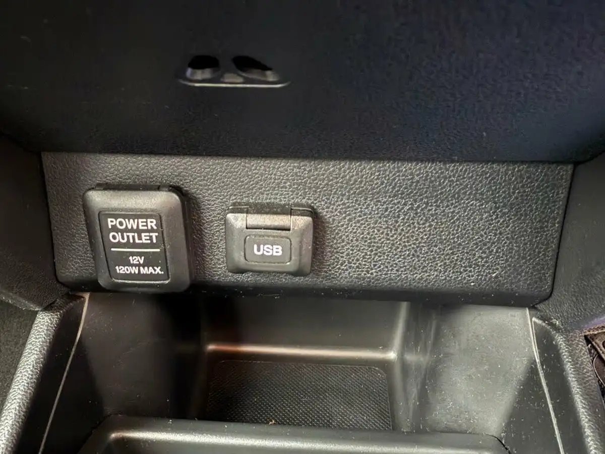 2012-honda-jazz-14-es-big-35