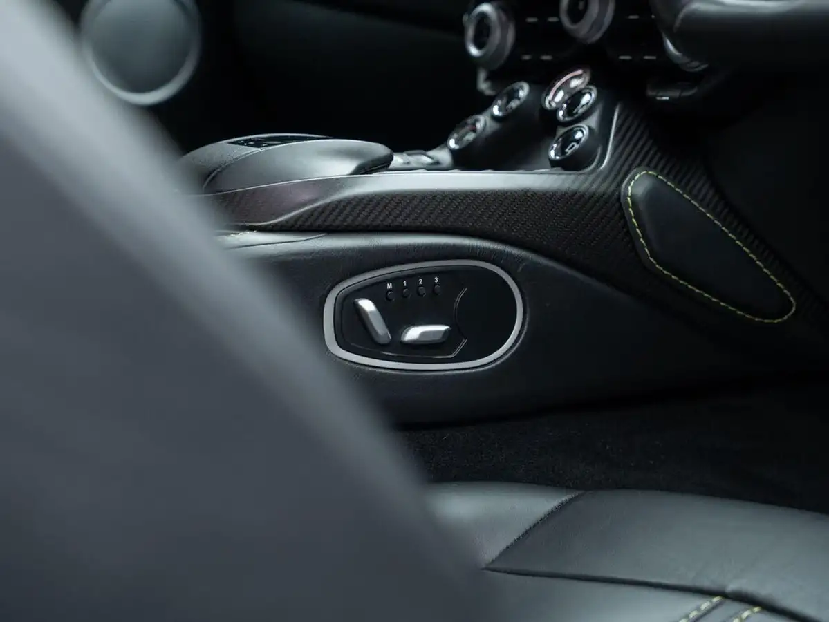 2018-aston-martin-vantage-40-v8-vantage-big-9