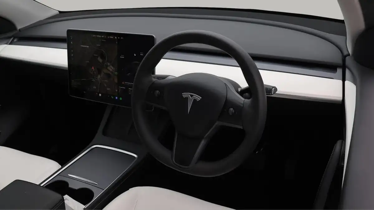 2022-tesla-model-y-e-long-range-big-9