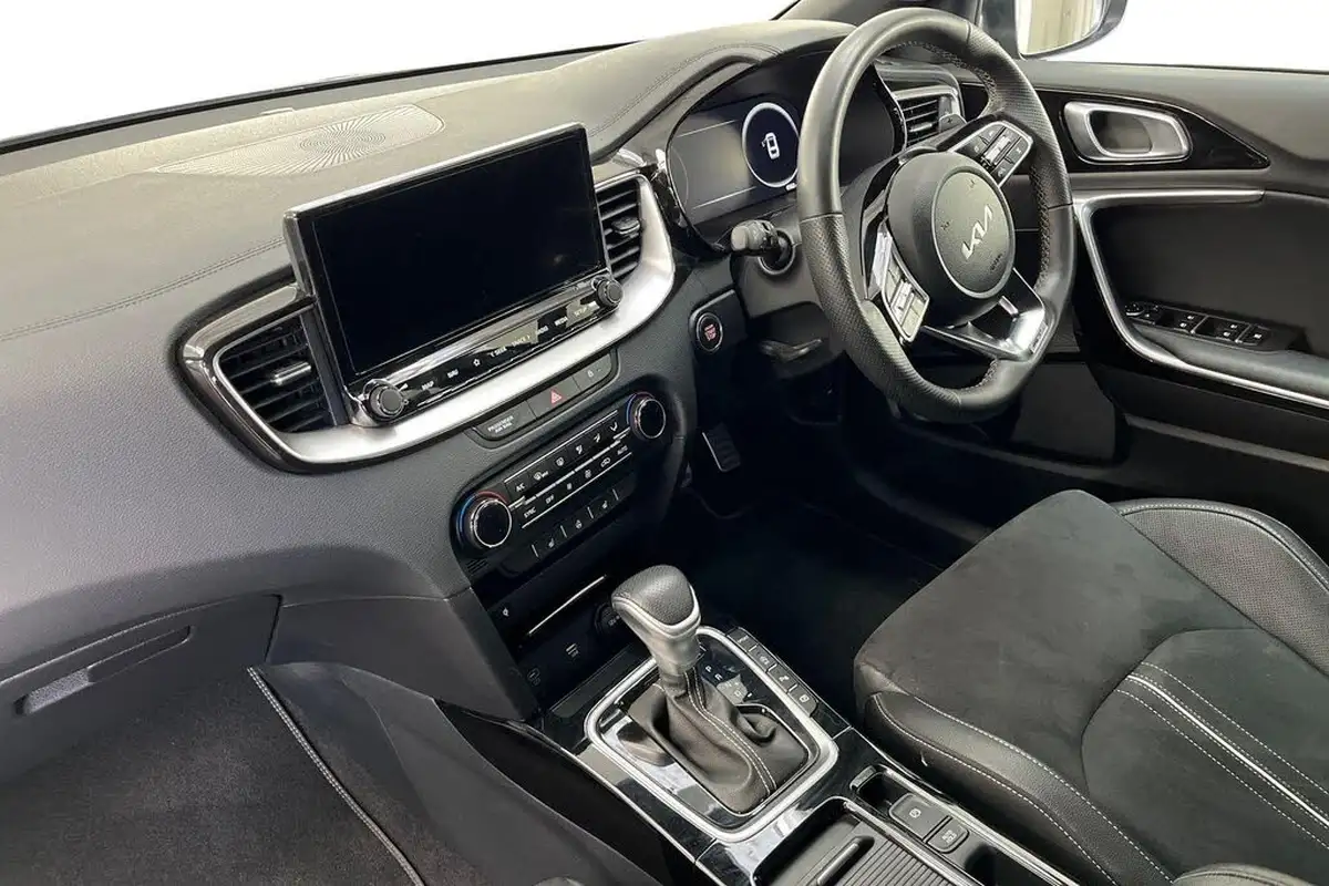 2025-kia-pro-ceed-15-t-gdi-gt-line-s-big-8