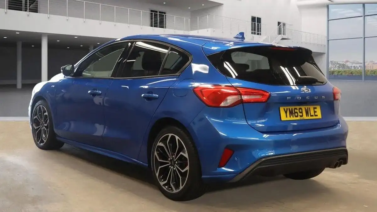 2019-ford-focus-20-st-line-x-hatchback-auto-big-2