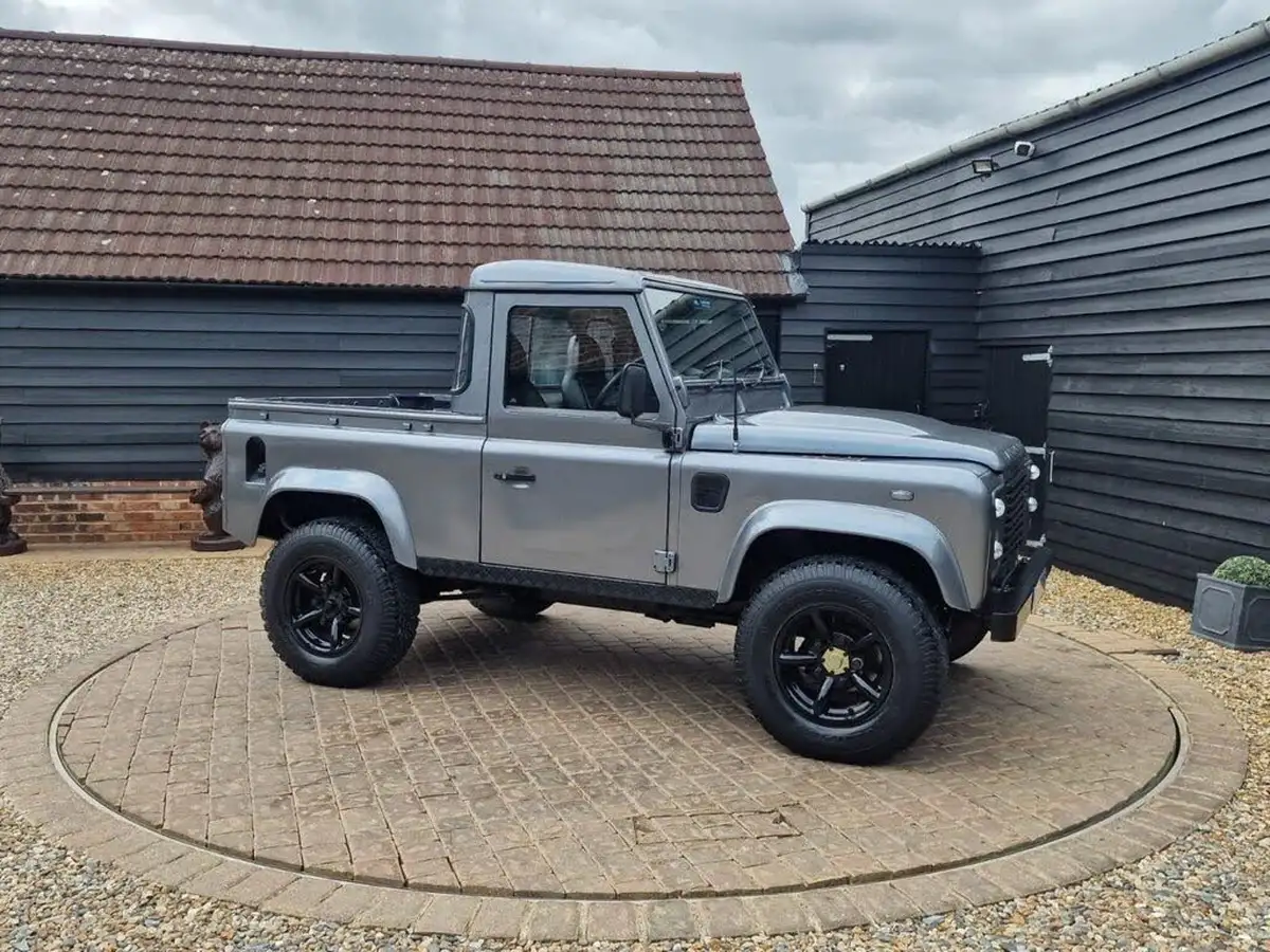 2009-land-rover-90-defender-24td-county-pick-up-big-17