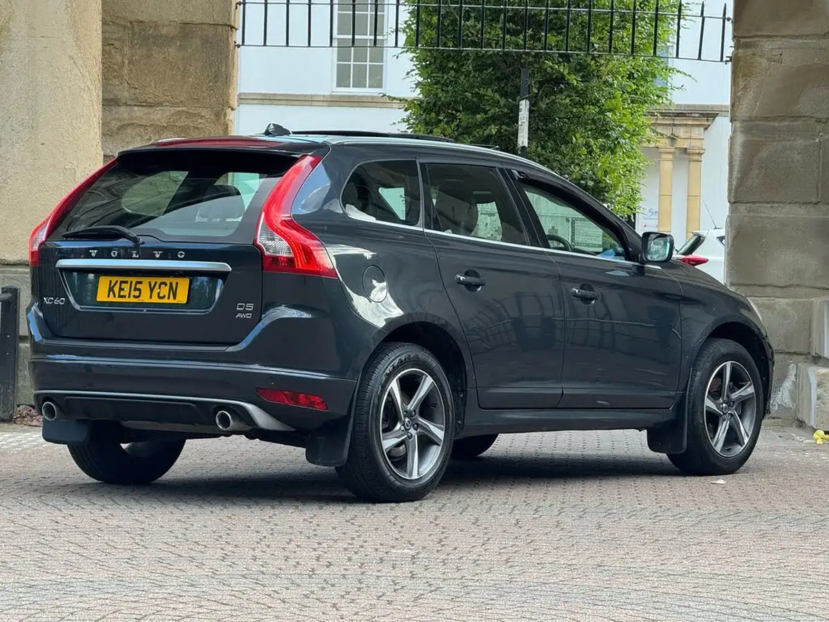 2015-volvo-xc60-24td-d5-r-design-lux-220bhp-ss-geartronic-big-3