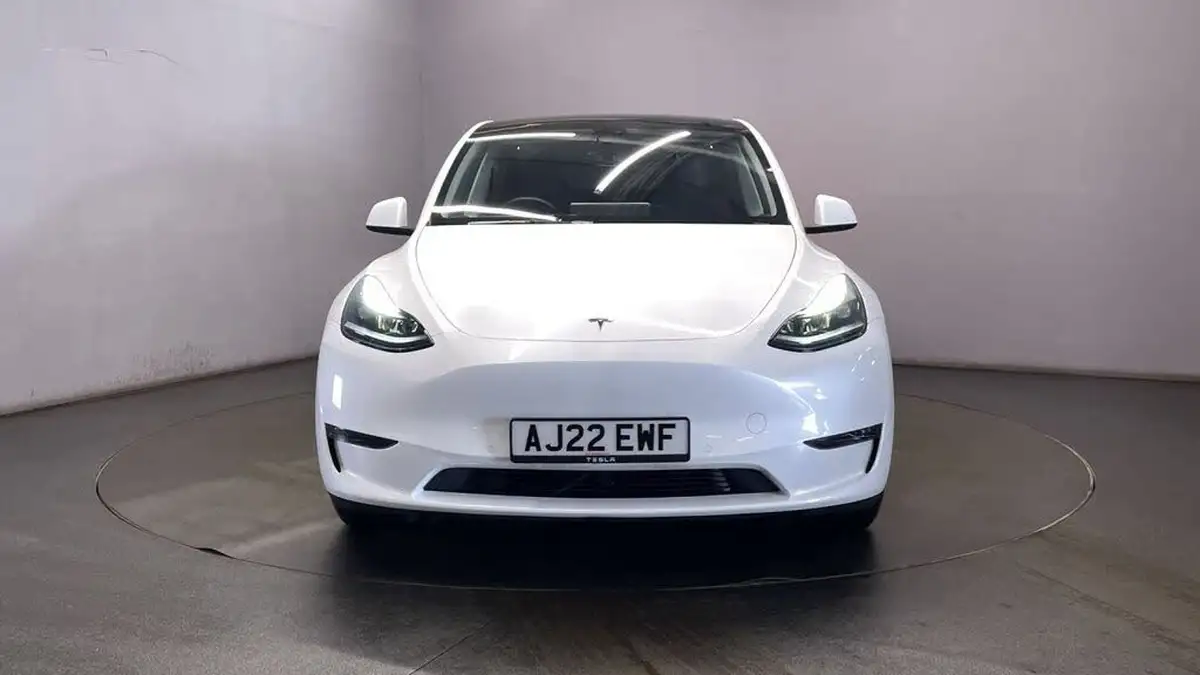 2022-tesla-model-y-e-long-range-big-2