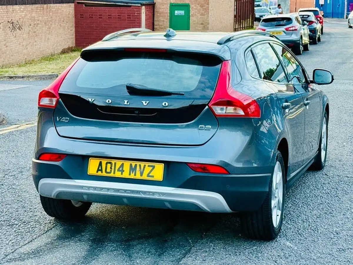 2014-volvo-v40-16td-d2-cross-country-lux-powershift-big-10