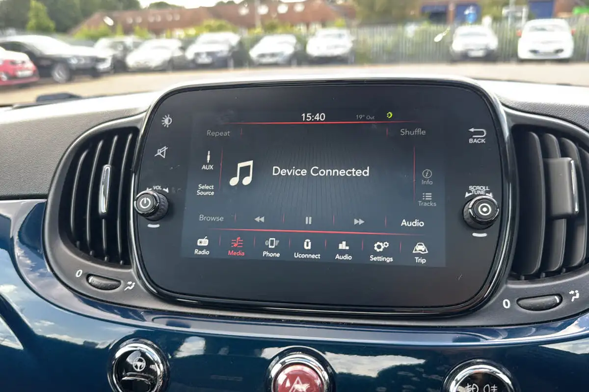2018-fiat-500-12-lounge-big-19