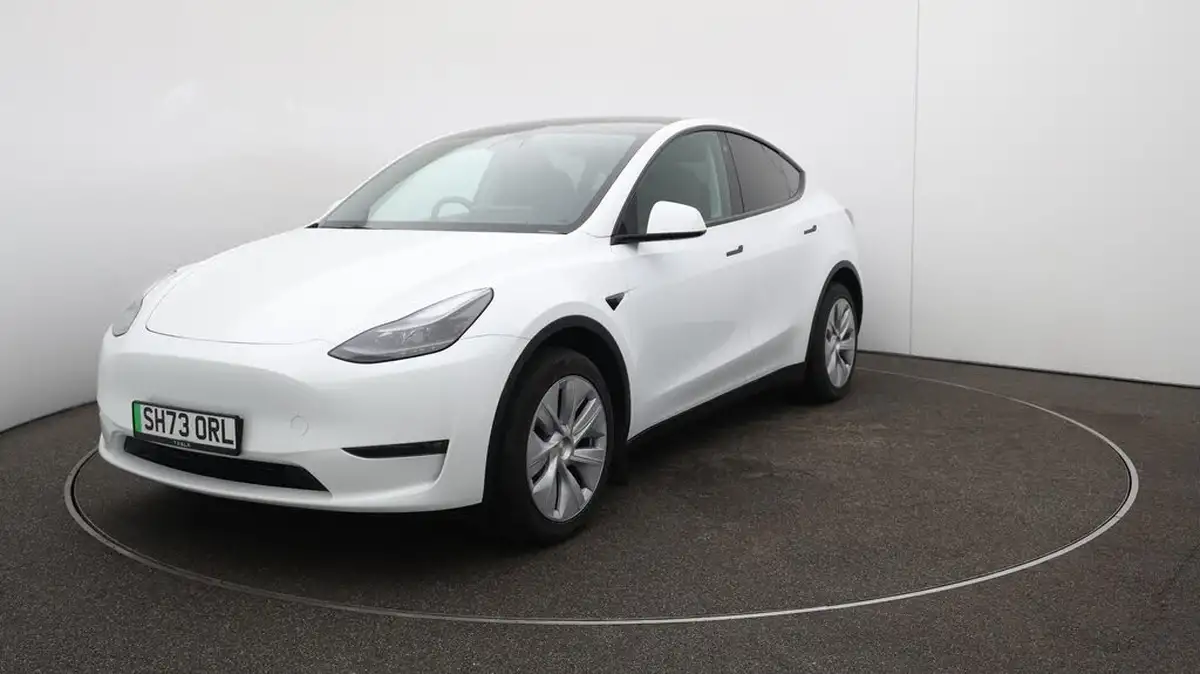 2023-tesla-model-y-e-long-range-big-34