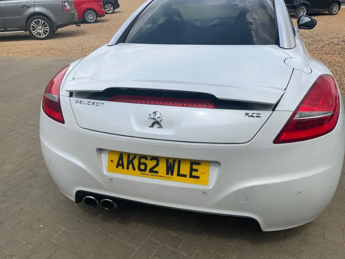 2012-peugeot-rcz-20td-gt-big-3
