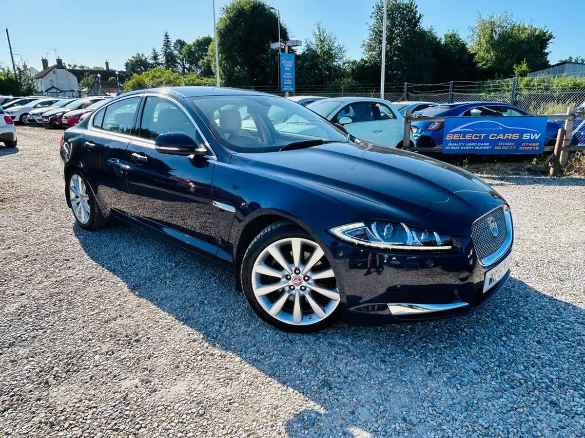 2015-jaguar-xf-22td-portfolio-200ps-saloon-4d-big-0