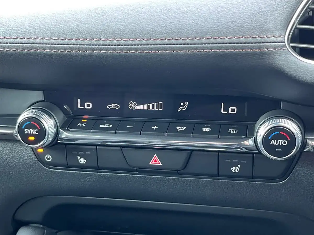 2025-mazda-mazda3-25-e-skyactiv-g-exclusive-line-big-18