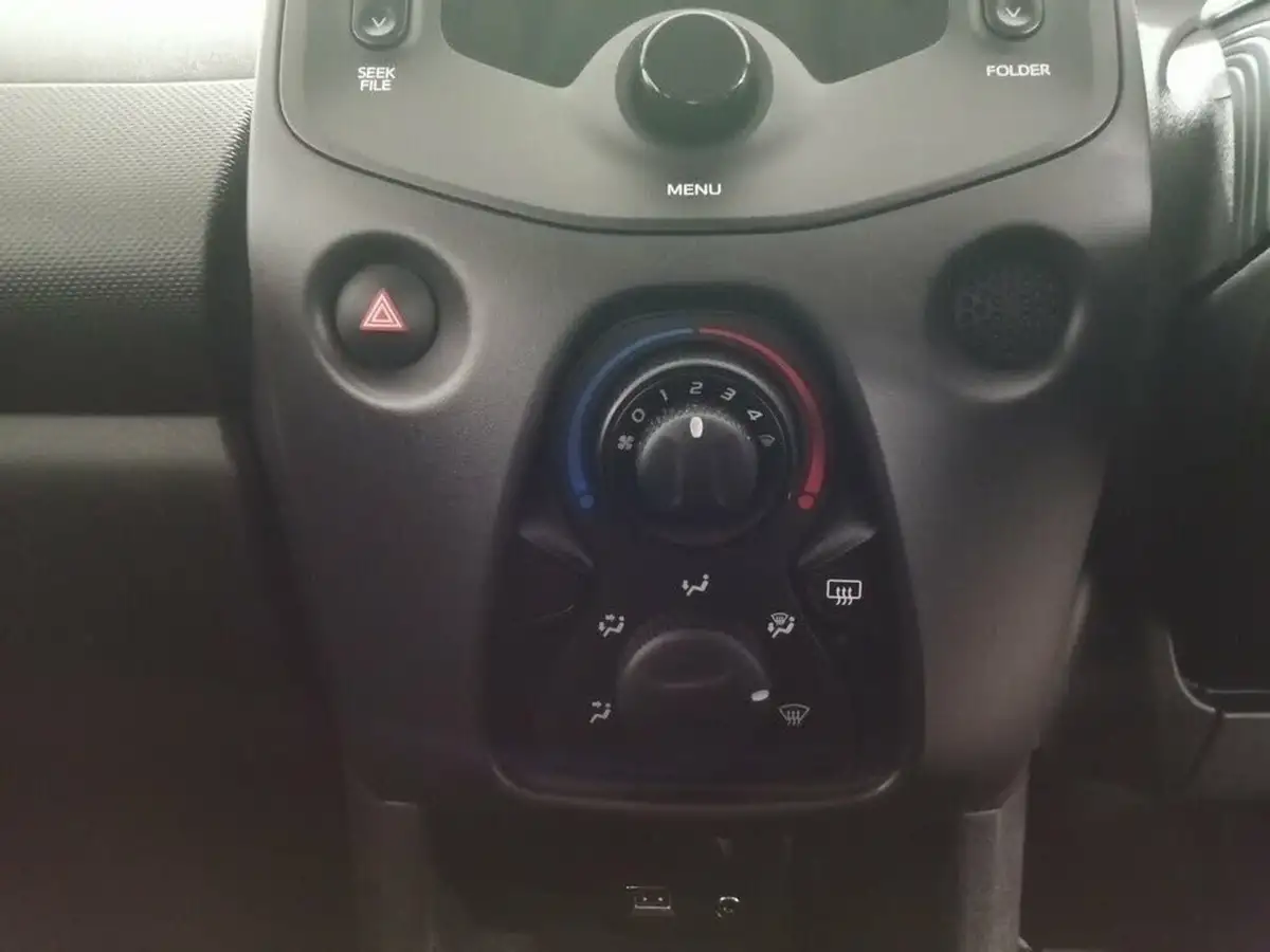 2020-toyota-aygo-10-vvt-i-x-5d-big-14