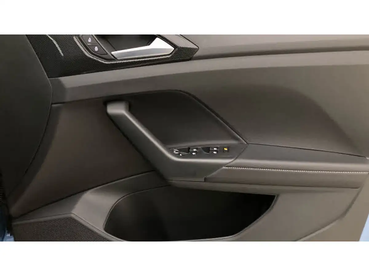 2025-volkswagen-t-cross-10-tsi-r-line-big-18