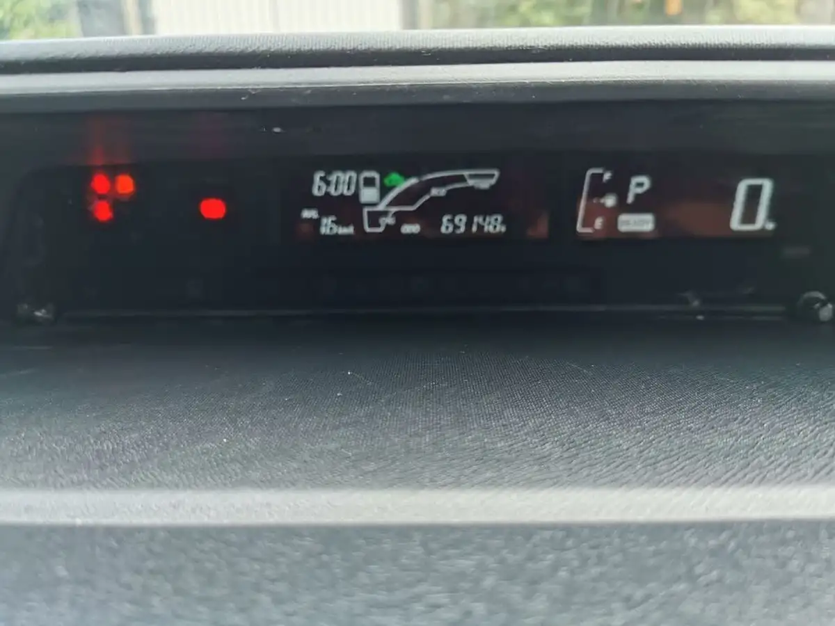 2016-toyota-aqua-15-hybrid-vvt-i-cvt-big-33