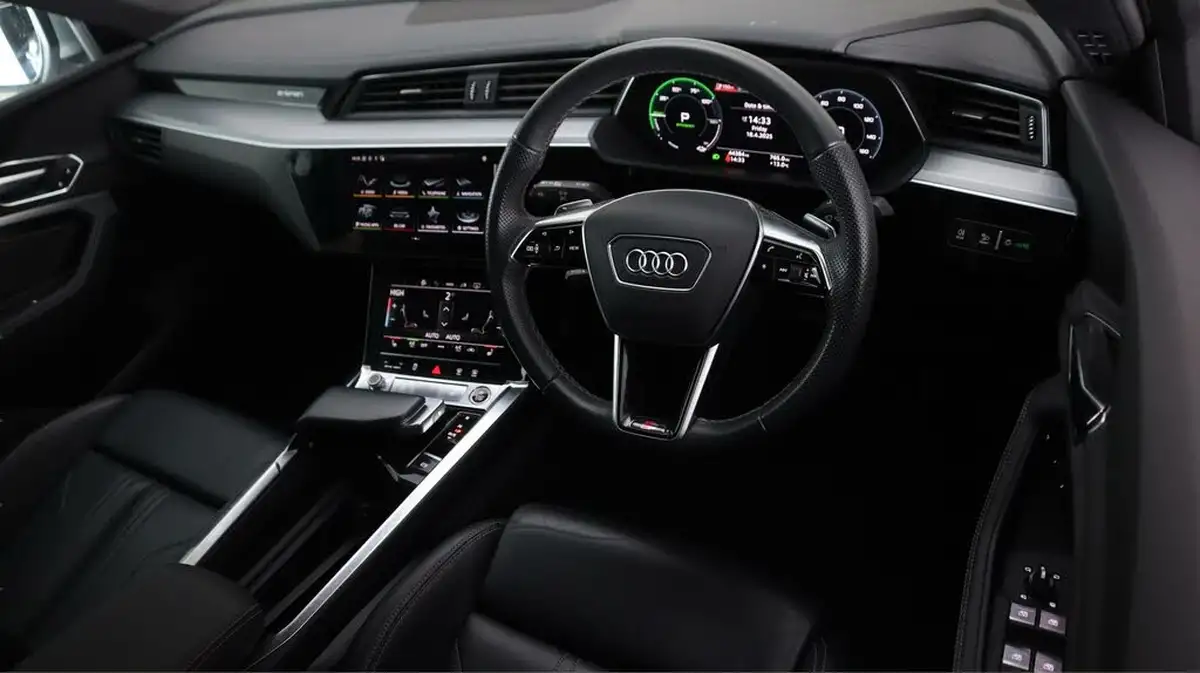 2021-audi-e-tron-55e-s-line-sportback-big-9