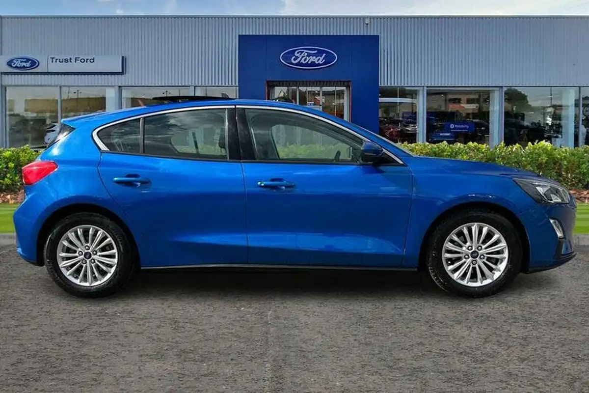 2019-ford-focus-10t-titanium-hatchback-auto-big-2