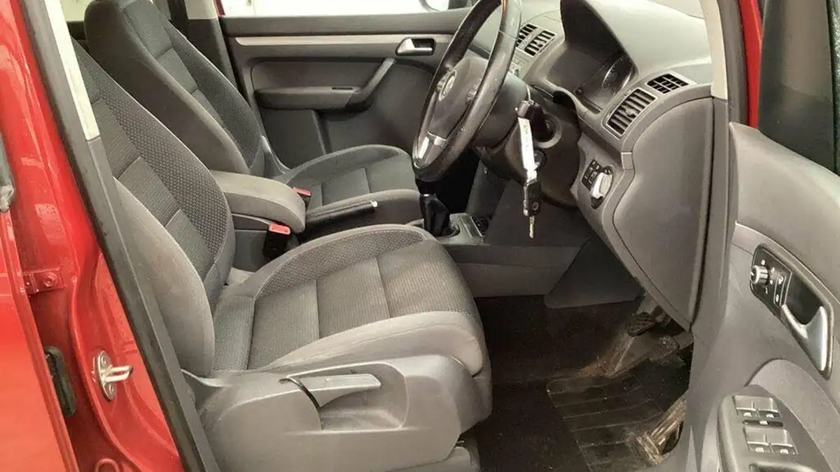 2014-volkswagen-touran-16td-bluemotion-se-tech-ss-big-5
