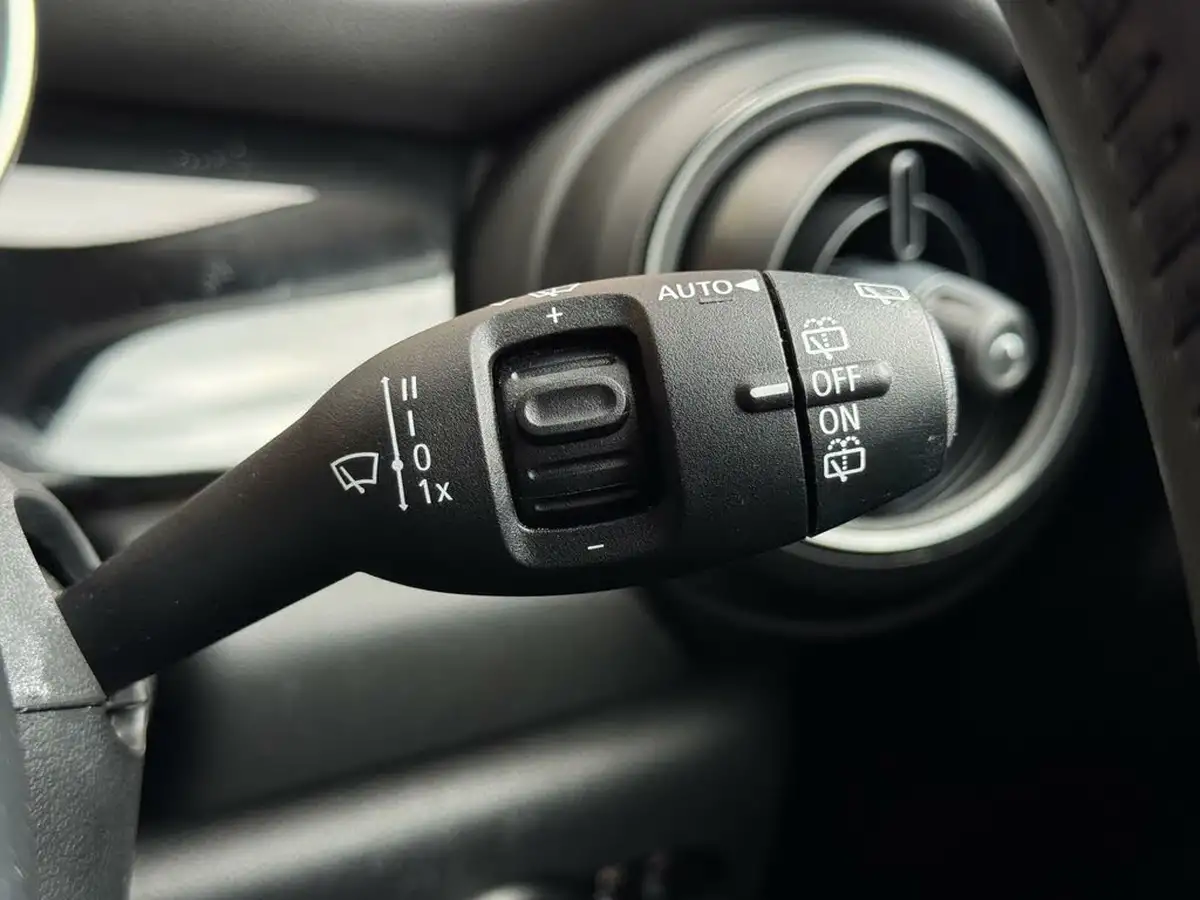2021-mini-cooper-15-cooper-classic-hatchback-3d-big-17