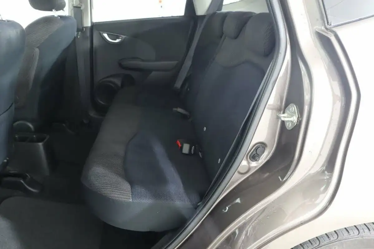 2013-honda-jazz-14-es-plus-big-33
