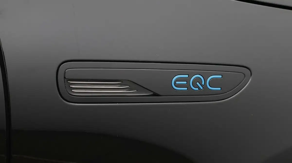 2022-mercedes-benz-eqc-e-eqc-400-amg-line-big-20