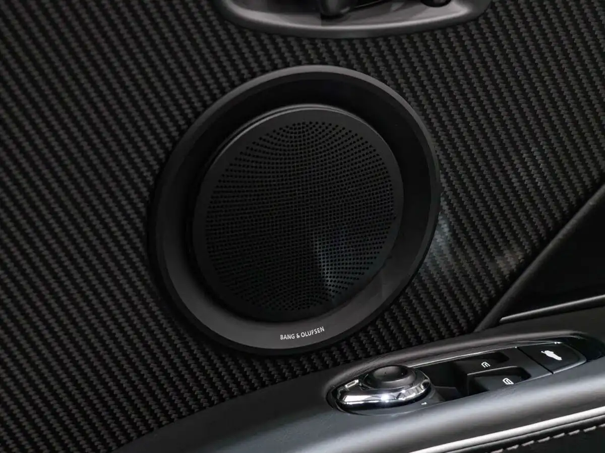 2020-aston-martin-dbs-52-v12-superleggera-big-2