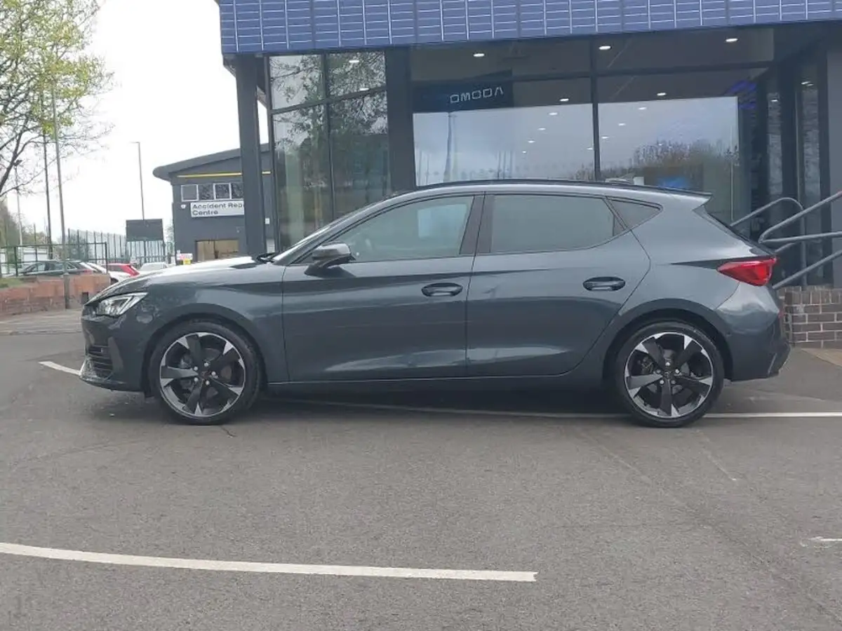 2024-cupra-leon-nf-15-etsi-v1-hatchback-big-3