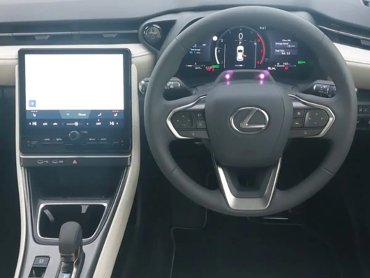 2024-lexus-lbx-15-premium-plus-big-9